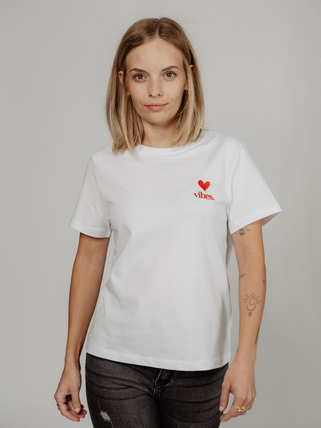 "LOVE VIBES" T-Shirt Regular