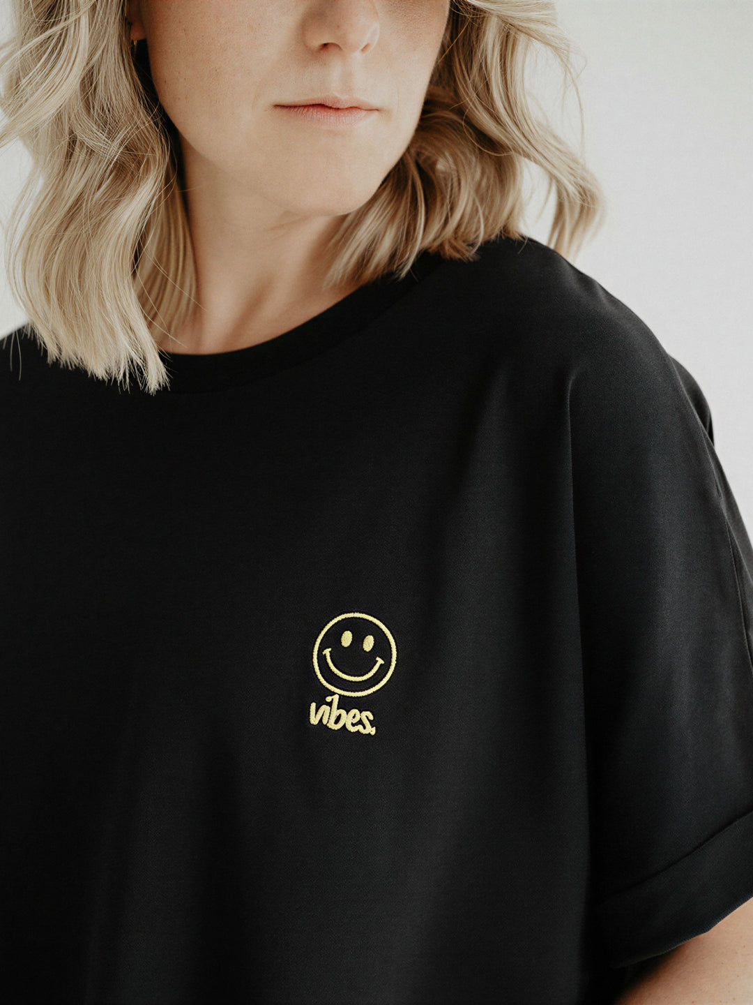 "HAPPY VIBES" T-Shirt Oversized