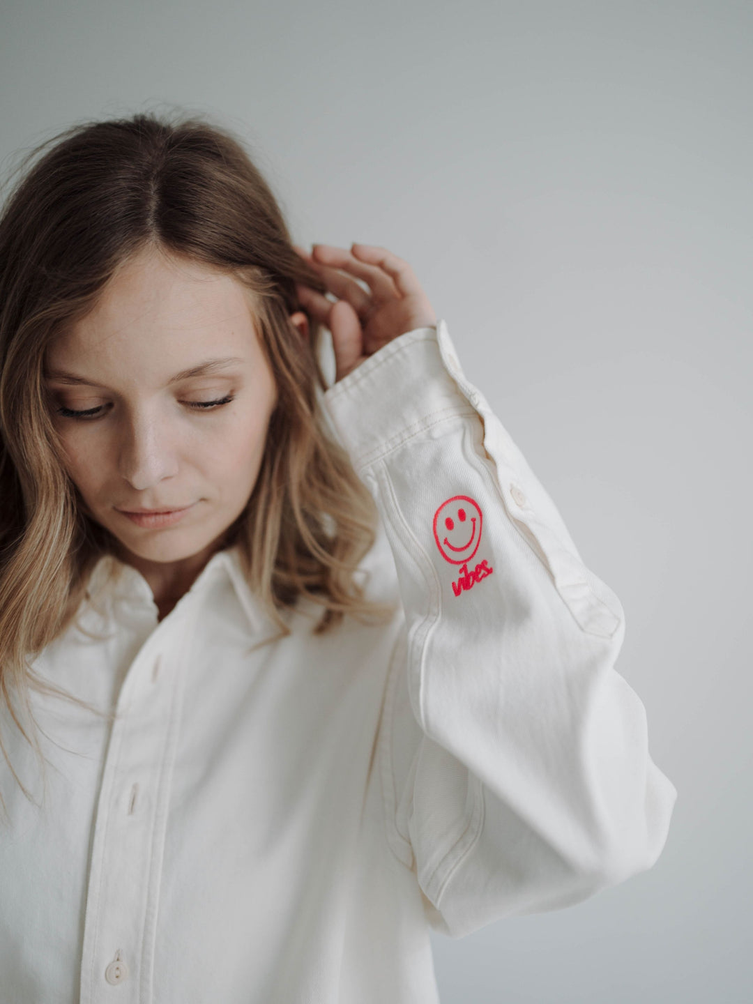 "HAPPY VIBES" RELAXED TWILL HEMD NEON EDITION