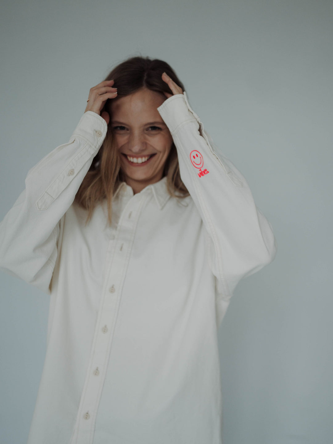 "HAPPY VIBES" RELAXED TWILL HEMD NEON EDITION