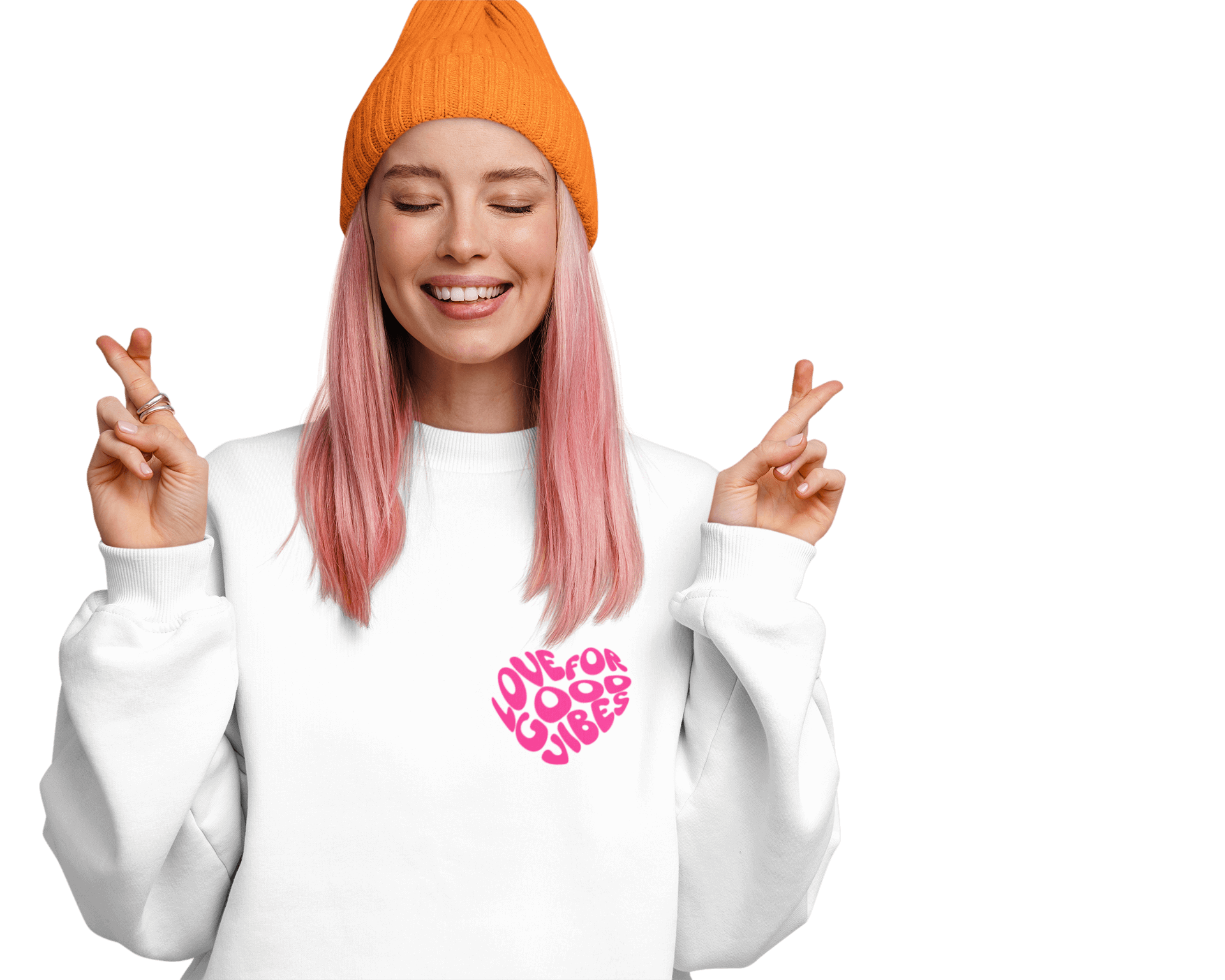 Frau mit rosa Haaren und orangener Mütze trägt den Bio-Sweatshirt "LOVE FOR GOOD VIBES" in gemütlichem Look.